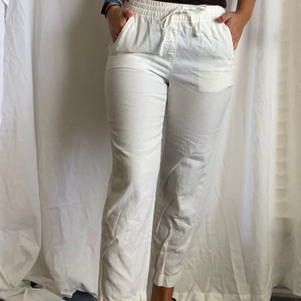 GAP white pants